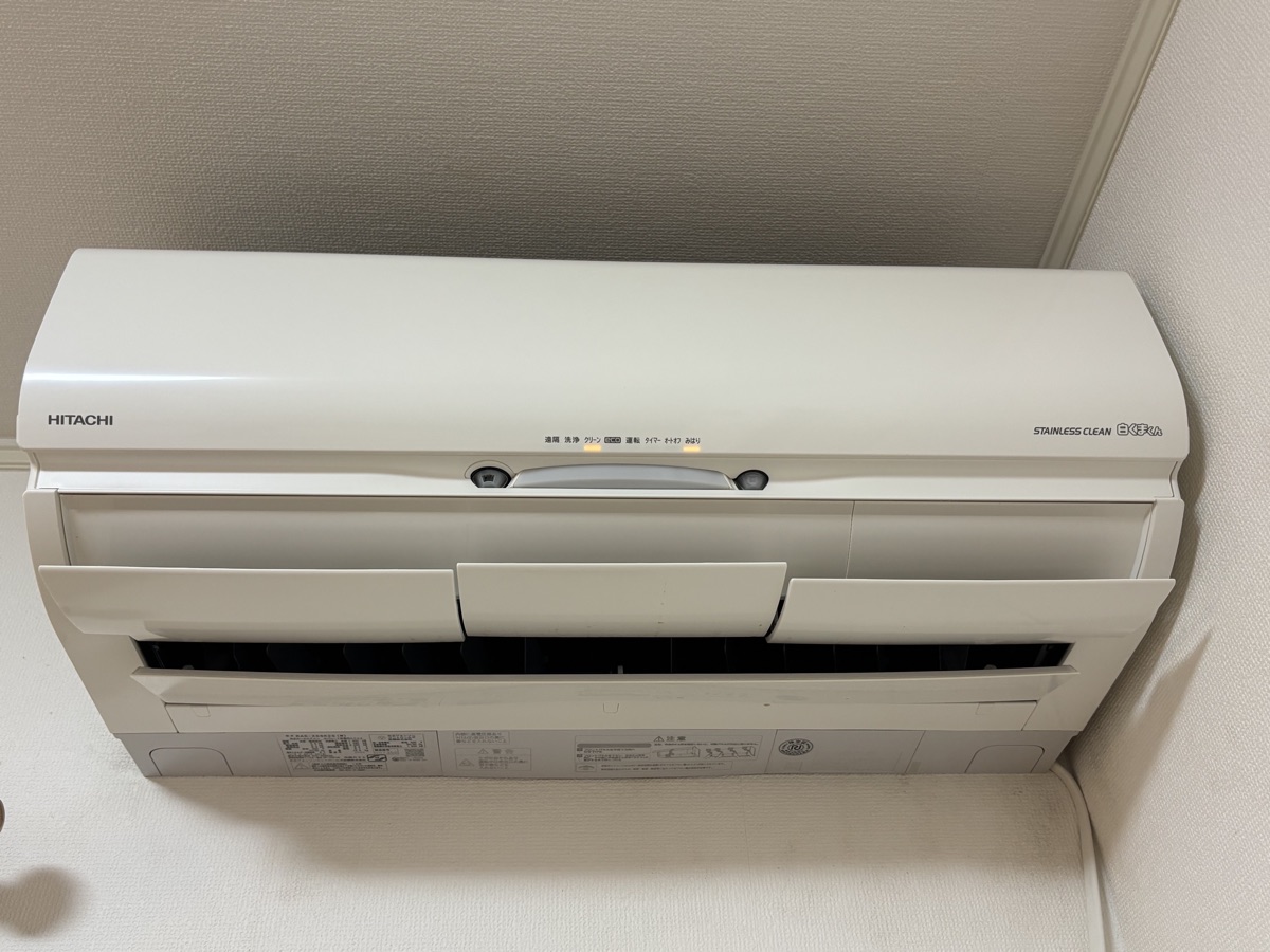 日立の白くまくん（RAS-X56K2S）を正面から見たところ