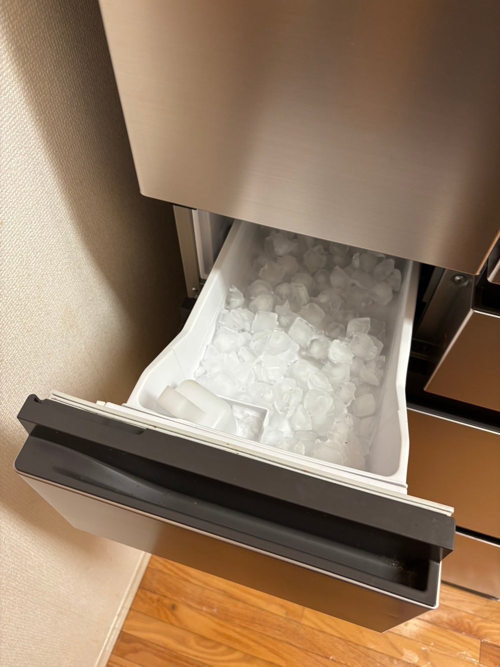 製氷庫に溜まった氷